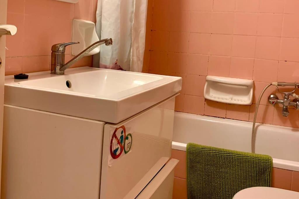 אתונה 2 Bedroom Apartment 300 Meters Metro Aghios Loanis מראה חיצוני תמונה